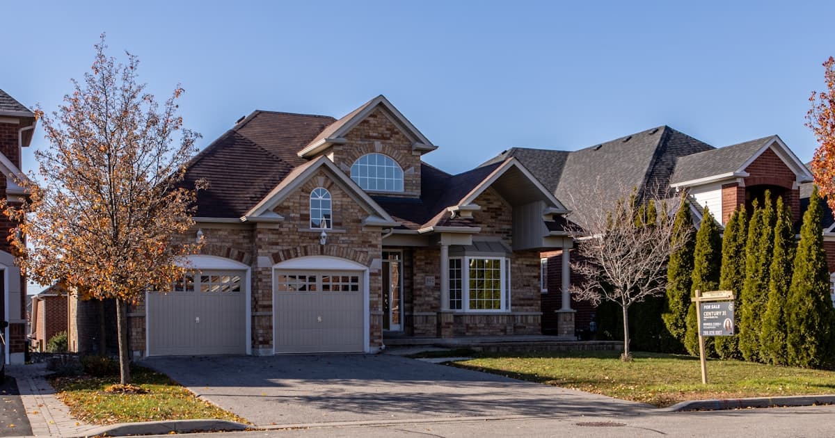 Metal Roof vs. Shingle Roof: Which Is Right for Your Home?